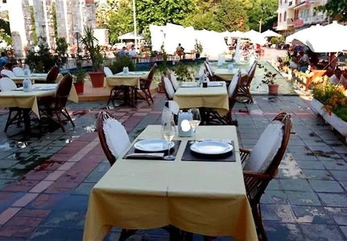 Wallabies Aquaduct Hotel 2*